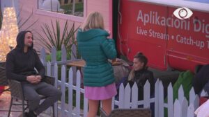 Thellohet zënka! Zhaklina shkon në paqe, Olta i ‘mbyll derën e rulotit në surrat’!