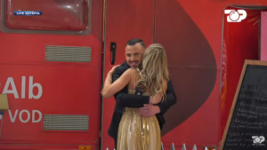 Vëllai i Madh i jep mundësinë Ronaldo Sharkës, gazetari zgjedh kolegen e tij për të ndarë rulonë