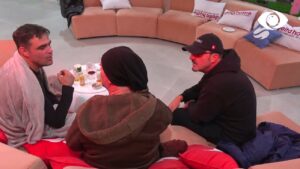 Momente gazmore/ Artistët ia marrin isos