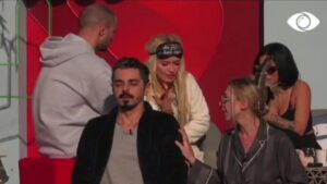 Hajde bëjmë joga/ Pas debatit me Oltën, Amosin e qetëson Zhaklina 