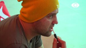 Luiz lyen buzët me buzëkuqin e Kiarës: Më duket sikur po e puth…