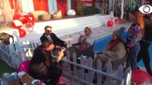 Tea ti do dalësh nga shtëpia, Ronaldo i lexon filxhanin dhe zbulon që...