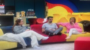 “Të vdes unë, se do ti”/ Tea përplaset me Oltën, aktorja:  Nuk do të pres ty sa të…