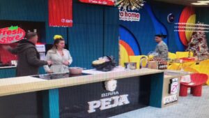 Kush i ka hedhur makaronat në plehra!!/ Genti ngre në këmbë shtëpinë: Çfarë bëni kështu??