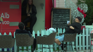 Punon vetëm për kamerat/ Olta ironizon Gentin