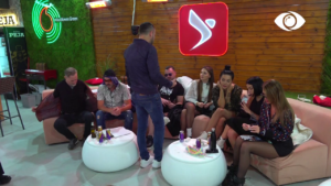 Flet me kod mors/ Luizi ngacmon Kiarën për babain