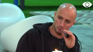 Ai mendon që është gruaja e tij/ Kristi bisedon me banorët për Luizin