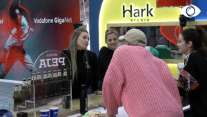 Kristi: Je manipuluese/ Olta: Ama manipuloj me elegancë dhe sharm