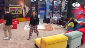 “Pse jeni kaq mendjelehtë”/ Olta e revoltuar: Tani do bëhem kafshë, sa të më vijë një gjë në dorë…