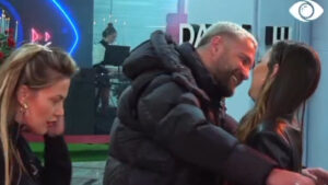 Pas debatit, pajtohen Kiara dhe Luizi! Puthje e përqafime mes tyre