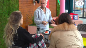 “Ai nuk është kështu jashtë”, banorët flasin për Luizin dhe strategjinë e tij