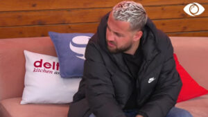 Këtu ka njerëz të çuditshëm/ Luizi: Del Efi dhe Olta duke u zgërdhirë