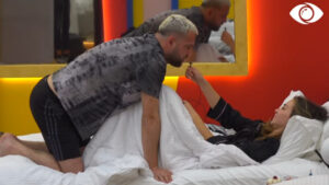 Luizi i hidhet Kiarës në krevat/ “Mos e bëj më atë të lutem”