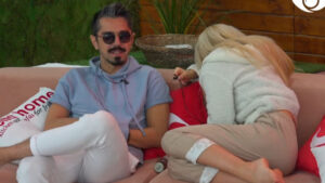 “Puthja më pasionante ka qenë ajo me Bujar Asqeriun”/ Amos shkrin së qeshuri Dean