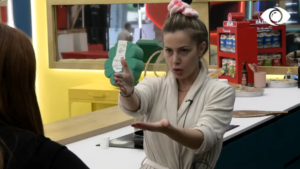 Dy vajzat që Luizi i ka tmerrësisht frikë po u bënë bashkë, jemi ti dhe unë