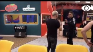 Unë ta jap sherrin si të duash/ Agravon debati Luiz-Armaldo: Mos më thuaj më...