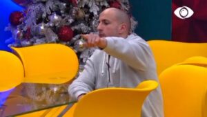 Mendon se unë kam frikë të flas?/ Olta sqarohet me Kristin