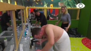 Pa edukatë!/ Banorët të nervozuar me zhurmat në mëngjes