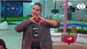 Kejvina bën përshëndetjen speciale