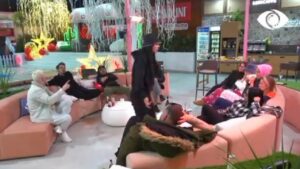 “Je moj budalle”/ Efi akuzon Luizin për ofendime