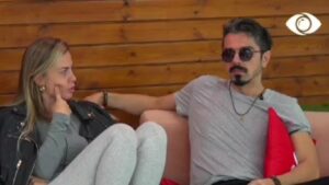 “E ndjej që ka diçka”, Amos tregon pëlqimin për Dea Mishel