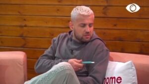 Kur nuk ke cigare bëhesh shok me gjithkënd/ Kiara debaton me Luizin