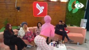 “Të gjitha në palestër”/ Vajzat i thurin rreng Kristit