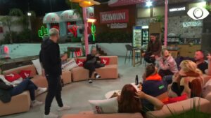 Si ju duket, a ngjajmë, Kristi ironi me Luizin: Merre buxhetin tim...