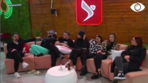 Shumë e shëmtuar/ Amos: Më kanë vjedhur cigaret!