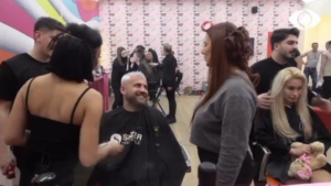 “E kam si motër”/ Luizi i puth Teas dorën: Nuk ma merr për keq…