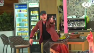 Të gjithë kundër tij! Genti nuk përmban më nervat, kapet keq me Ronaldon: Kush jeni ju të më bëni gjyq!