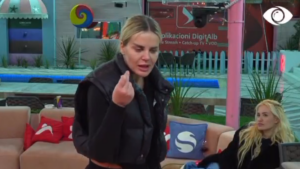 Ta mbaj këtë afër se kjo më prish punë/ Kejvina për Luizin: E di ai që...