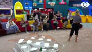 Tani do më njohin, Kejvina u bërtet banorëve që nuk i bashkohen sfidës për cigare: O Zot i madh, sa të poshtër!