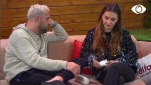 Ti je krejt si unë/ Luizi e ngacmon me batuta, Kiara: Unë nuk mbahem fare!