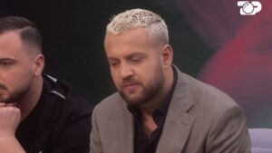 ‘Luizi!!‘/ Banorët të gjithë kundër tij, por publiku e shpëtoi të parin! Olta: Je bërë si klloun!