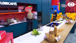 E kërkon faljen për të larë gojën/Mikela dhe Dea flasin për Gentin