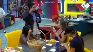 Është e tepërt, Olta e acaruar me Luizin: Më tërhoqe zvarrë, kam dikë që më sheh jashtë