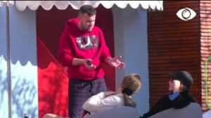 Kiara shkon me Kristin/ Banorët ngacmojnë Luizin