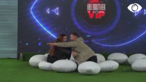 Tea dhe Ronaldo sqarohen dhe përqafohen!