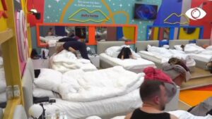 Luizi puth Kiarën në krah dhe e zgjon nga gjumi