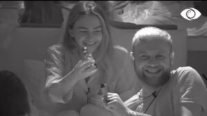 E meriton pak nga aroma ime/ Kiara i hedh parfumin e saj Luizit