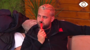 Ike ti nga tregu, iku për lesh muzika/ Tea ironizon Luizin