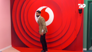 Xhoni rikthehet në shtëpi, pritet me puthje e përqafime nga Diola dhe banorët e tjerë