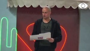 Kristi lexon zarfin, Vëllai i Madh u lë mision djemve