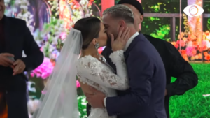 Luizi puth në buzë Kiarën/ Çifti kurorëzon “martesën”