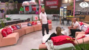 Luizi bisedon me banorët: Olta u pendua si qeni që hoqi rripin!