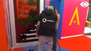 Të dua fort/ Luizi dhe Maestro përqafohen 