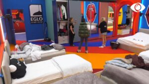 Vajzat bisedojnë: Olta: Nitën e fryn Bledi!