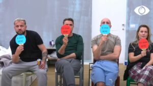 Burgu/E kam bërë, Se kam bërë/Kam fantazuar për dikë në këtë dhomë