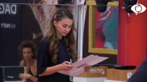 Zarf/Grupi fitues performon sonte shfaqjen Pallati 176